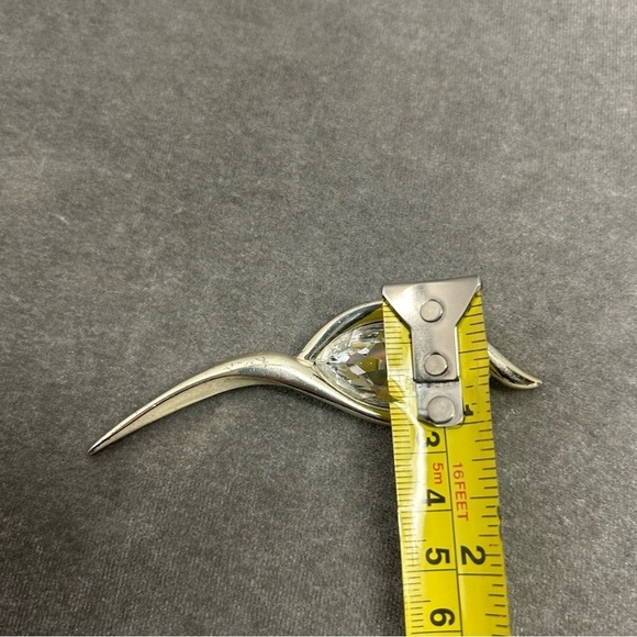 Silver tone rhinestone gem jewelled pin brooch - Picture 8 of 8